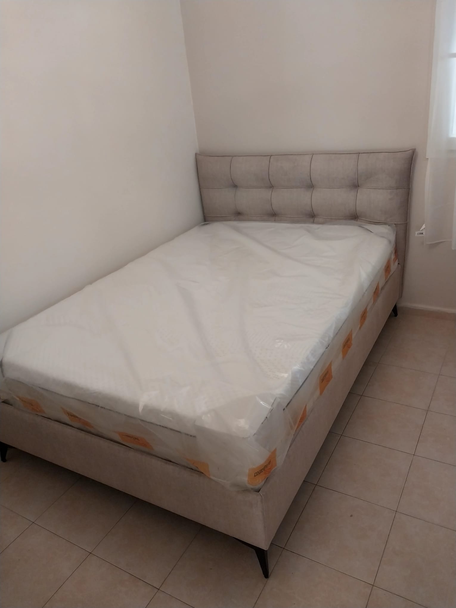 מיטה מרופדת 1.20 דגם לאגוס